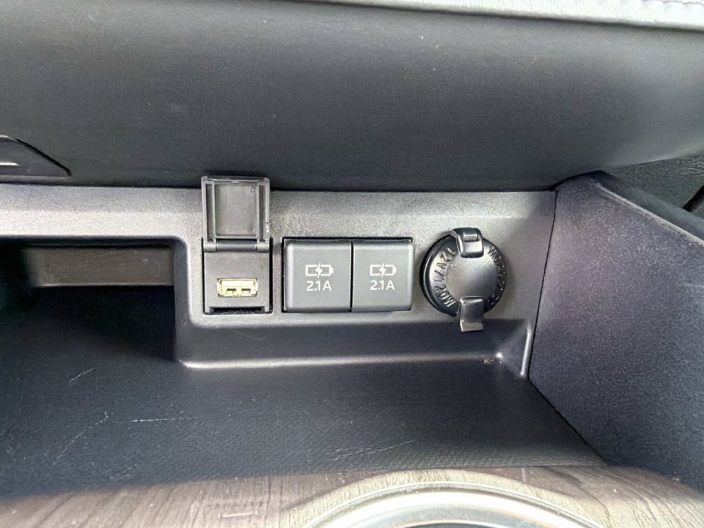Used 2021 Toyota Highlander Limited AWD/4WD image 31