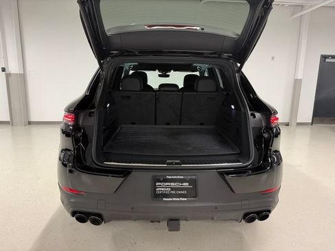 Certified 2025 Porsche Cayenne E-Hybrid w/ Premium Package Plus AWD/4WD image 12