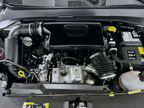 Used 2025 Jeep Compass Limited image 31