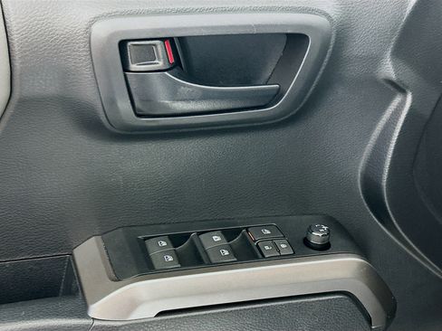 Used 2022 Toyota Tacoma SR5 image 15