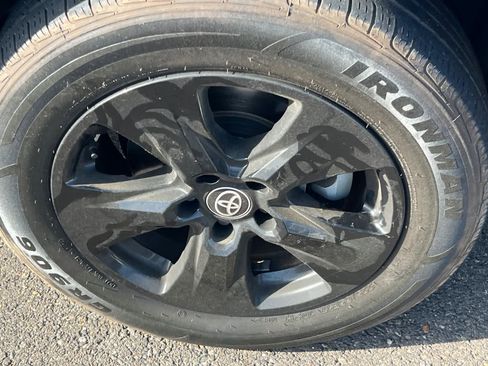 Used 2021 Toyota RAV4 XLE FWD image 15