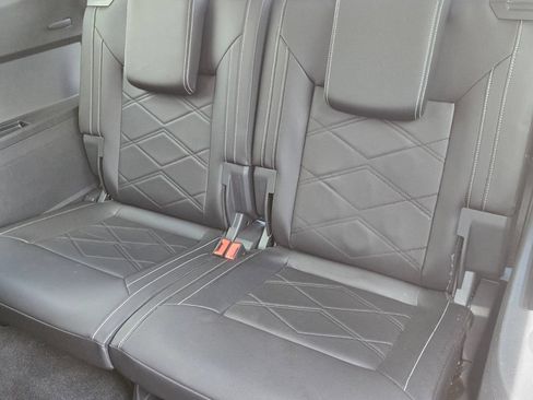 Certified 2025 Volkswagen Atlas SE FWD image 15