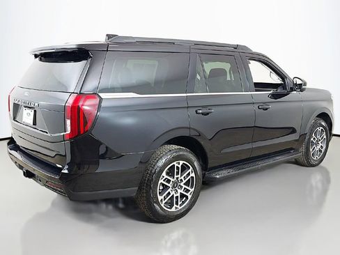 Used 2025 Ford Expedition Active image 11