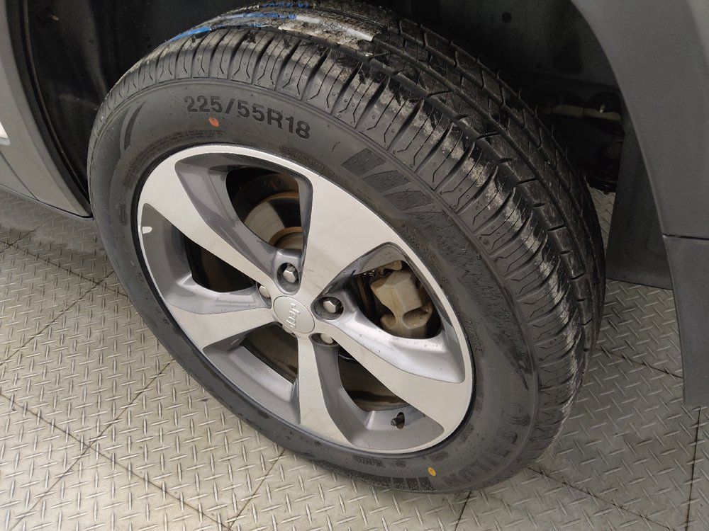 Used 2019 Jeep Cherokee Limited FWD image 31