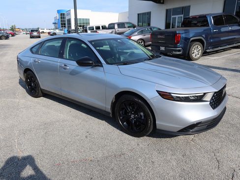 Certified 2025 Honda Accord SE image 2