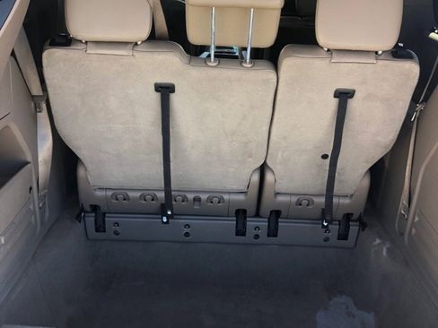 Used 2014 Chrysler Town & Country Touring image 15