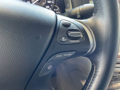 Used 2011 INFINITI M56 x w/ Deluxe Touring Pkg image 13