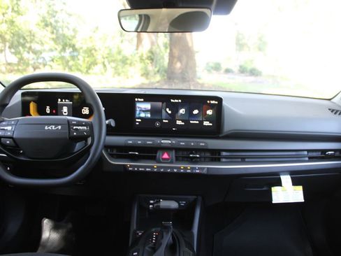 New 2025 Kia K4 EX image 21