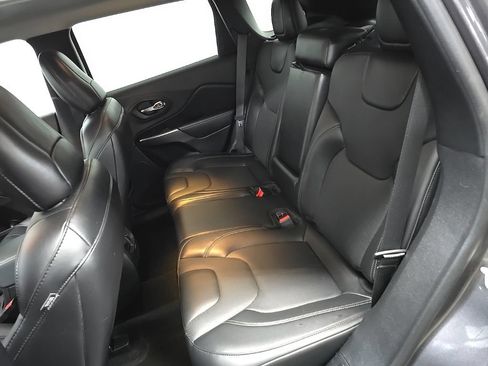 Used 2020 Jeep Cherokee Limited AWD/4WD image 34