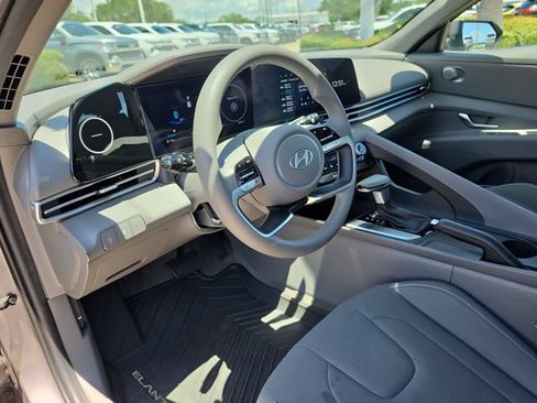 Used 2024 Hyundai Elantra SEL FWD image 13
