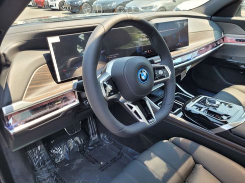 New 2025 BMW i7 xDrive60 image 8