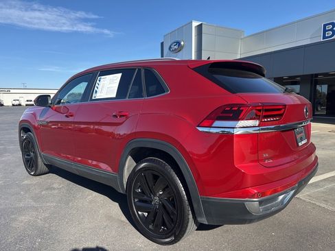 Used 2022 Volkswagen Atlas Cross Sport SE image 4
