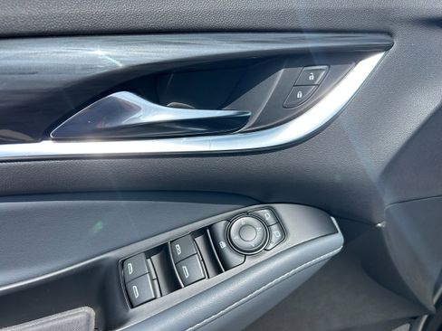 Used 2023 Buick Enclave Essence w/ Sport Touring Edition FWD image 13