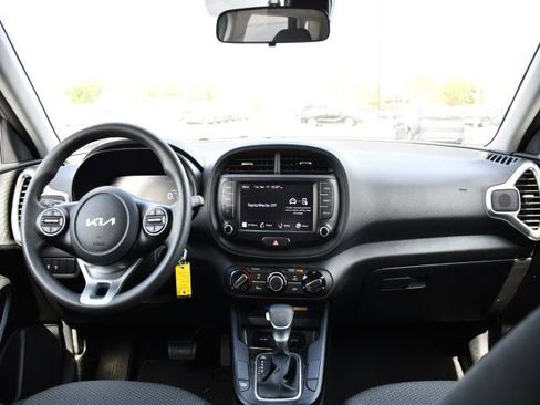 Used 2023 Kia Soul LX w/ LX Technology Package FWD image 14