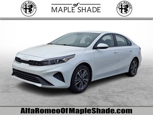 Used 2023 Kia Forte LXS image 1