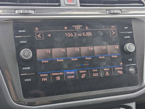 Used 2024 Volkswagen Tiguan SE image 16