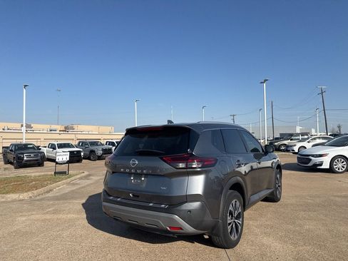 Used 2021 Nissan Rogue SV w/ Premium Package image 20