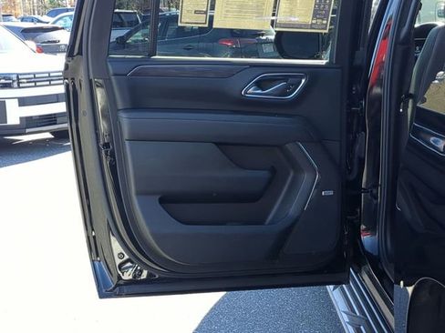 Used 2024 Chevrolet Suburban LT image 34