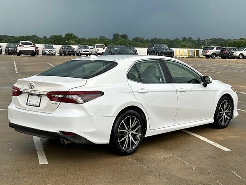 Used 2022 Toyota Camry XLE FWD image 4