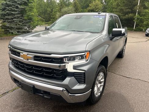 Used 2023 Chevrolet Silverado 1500 LT AWD/4WD image 2