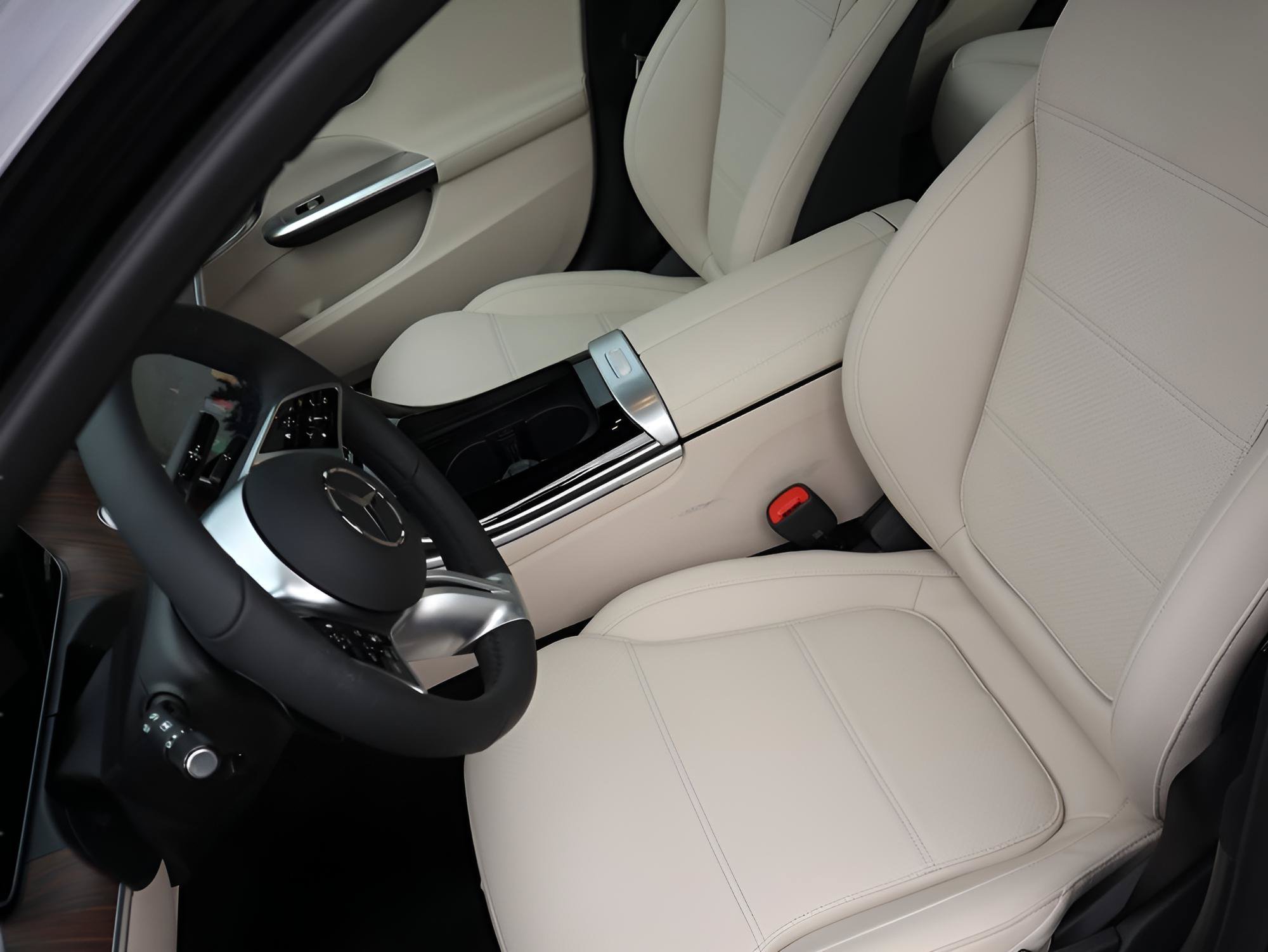 Certified 2026 Mercedes-Benz C 300 4MATIC Sedan image 30