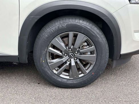 Certified 2024 Nissan Pathfinder SV image 7