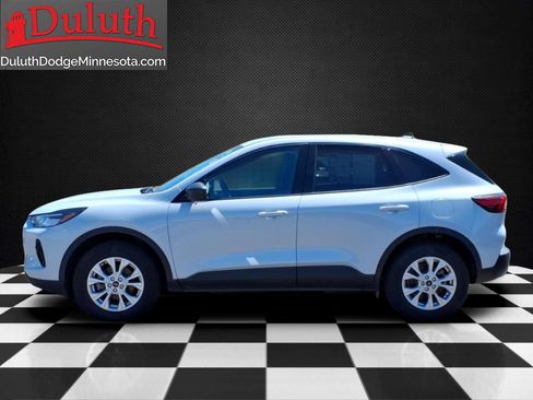 Used 2025 Ford Escape Active AWD/4WD image 2