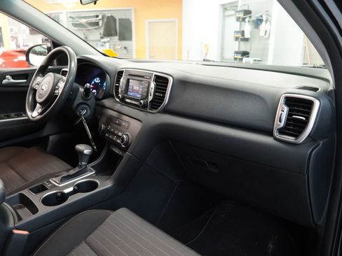 Used 2017 Kia Sportage LX w/ LX Popular Package image 32