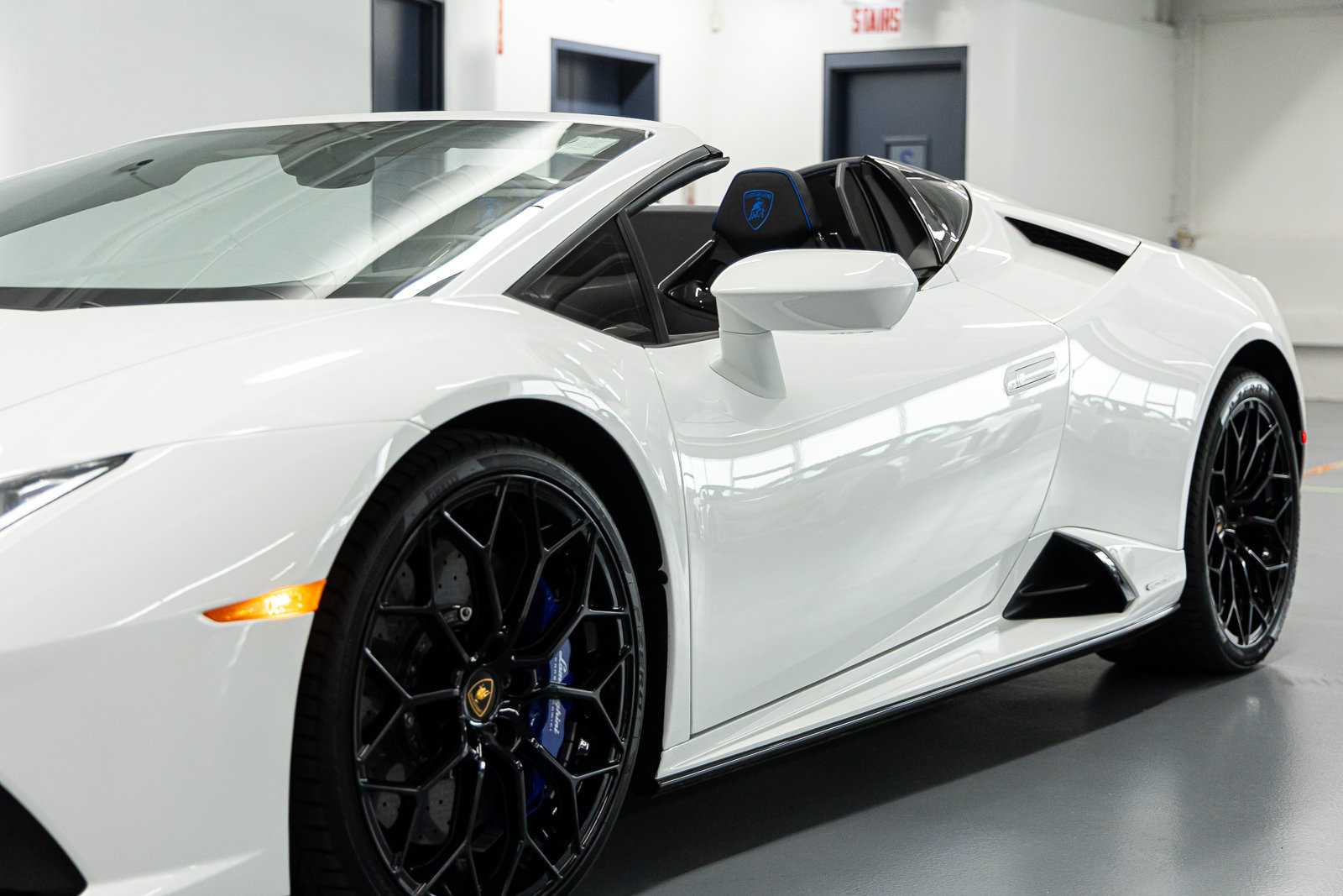 Used 2024 Lamborghini Huracan EVO AWD/4WD image 18