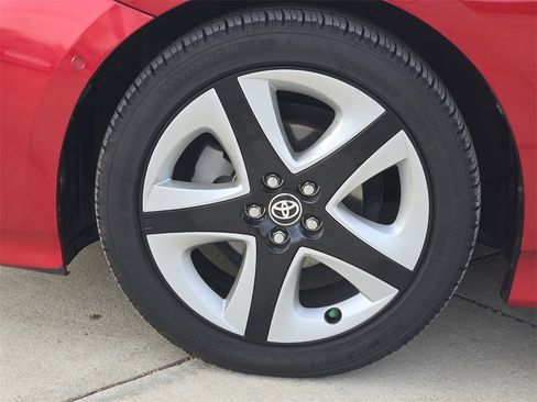 Used 2018 Toyota Prius Four Touring image 14