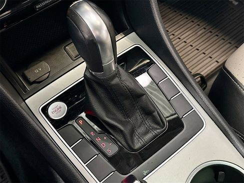 Used 2020 Volkswagen Passat 2.0T R-Line image 17