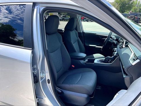 Used 2025 Toyota RAV4 XLE AWD/4WD image 11