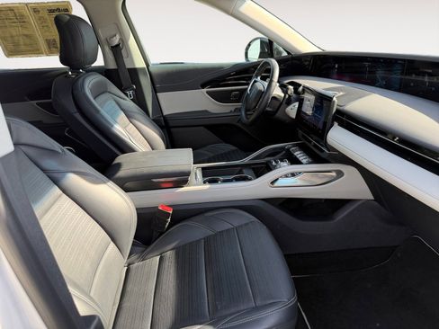 Used 2024 Lincoln Nautilus Reserve w/ Equipment Group 202A image 15