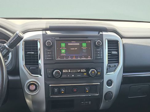 Used 2019 Nissan Titan SV w/ SV Convenience Package RWD image 16
