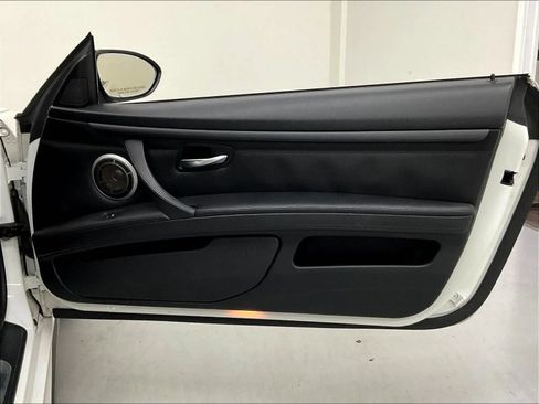 Used 2011 BMW M3 Convertible RWD image 17
