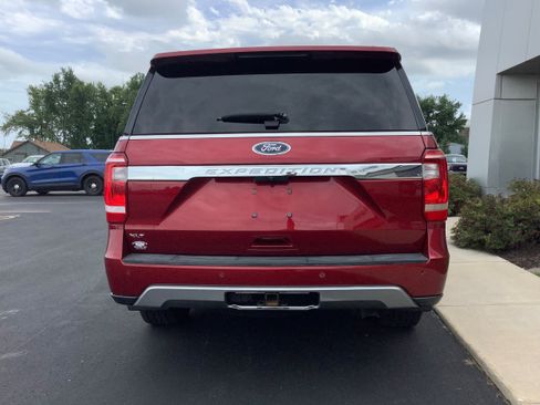 Used 2019 Ford Expedition XLT w/ Equipment Group 202A AWD/4WD image 5