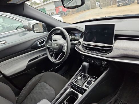 Used 2024 Jeep Compass Sport image 8