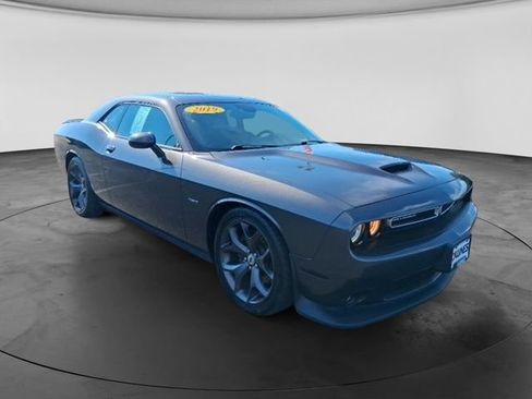 Used 2019 Dodge Challenger R/T RWD image 9