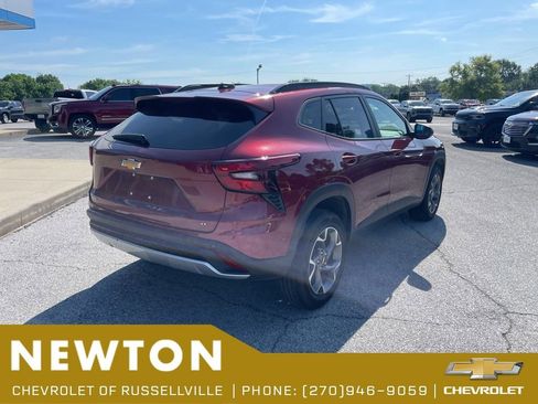 Used 2024 Chevrolet Trax LT FWD image 15