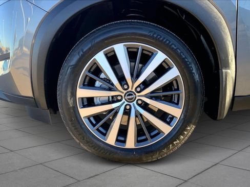 Used 2022 Nissan Pathfinder Platinum w/ Cargo Package image 10