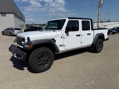 Used 2025 Jeep Gladiator Sport AWD/4WD image 31