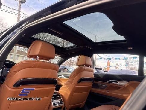 Used 2022 BMW 750Li xDrive AWD/4WD image 36