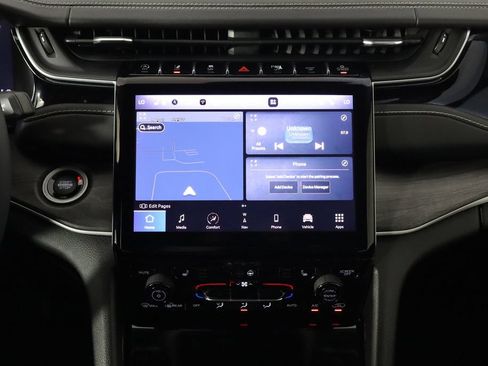 Used 2023 Jeep Grand Cherokee Limited w/ Black Appearance Package RWD image 29