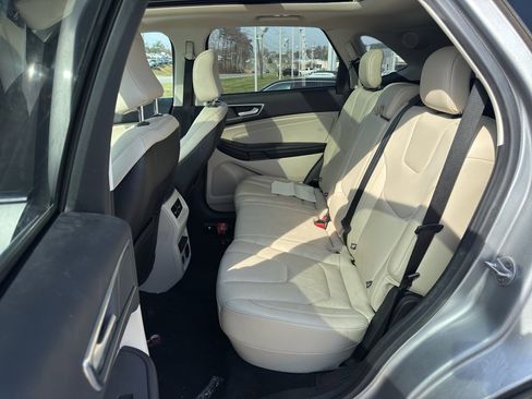 Used 2022 Ford Edge Titanium image 13