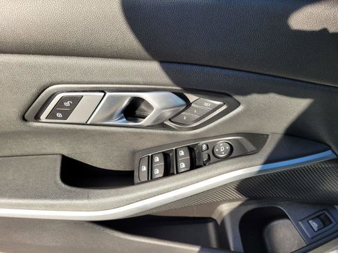 Used 2020 BMW 330i Sedan w/ Convenience Package image 25