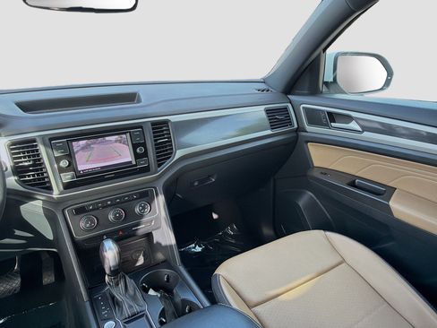 Used 2022 Volkswagen Atlas Cross Sport SE FWD image 21