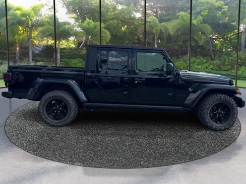 Used 2022 Jeep Gladiator Sport AWD/4WD image 4