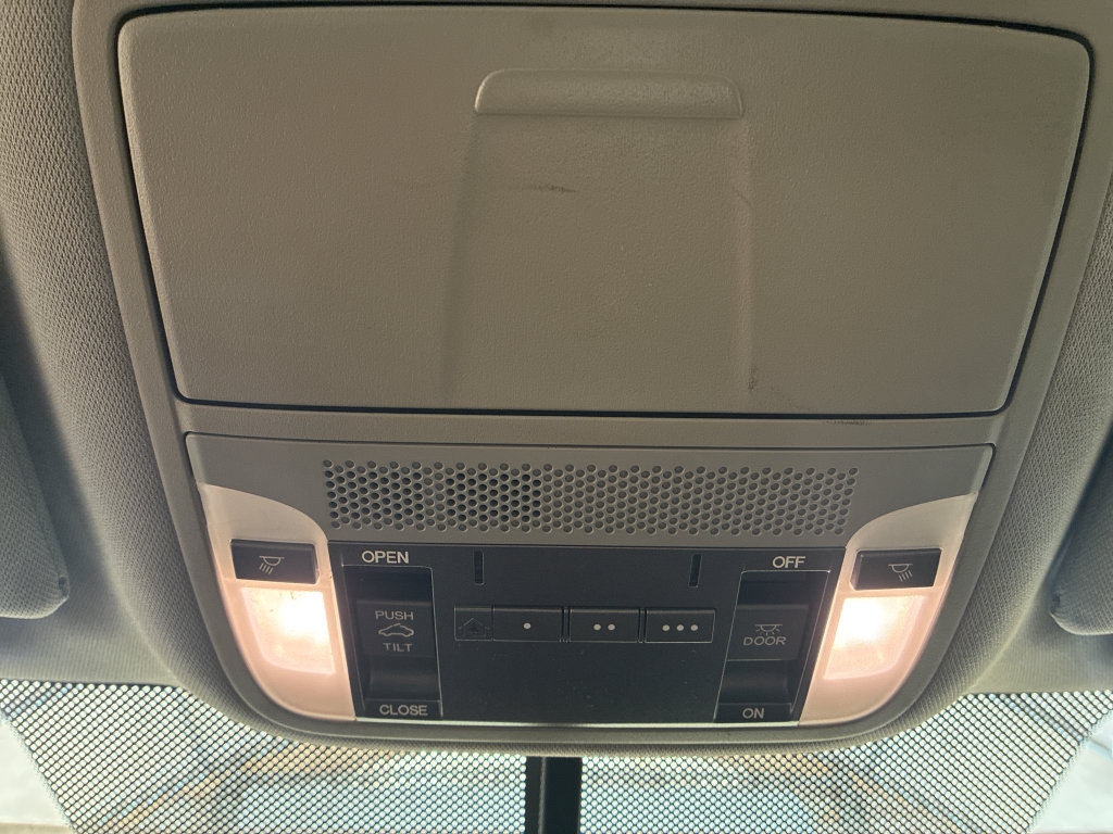 Used 2014 Chrysler Town & Country Touring w/ Driver Convenience Group FWD image 24