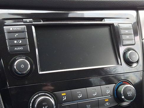 Used 2020 Nissan Rogue Sport S image 16