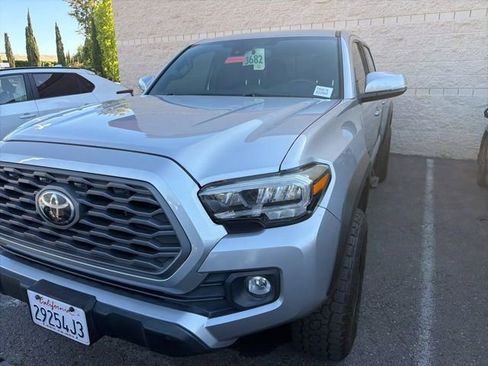 Used 2020 Toyota Tacoma TRD Off-Road w/ Technology Package RWD image 18